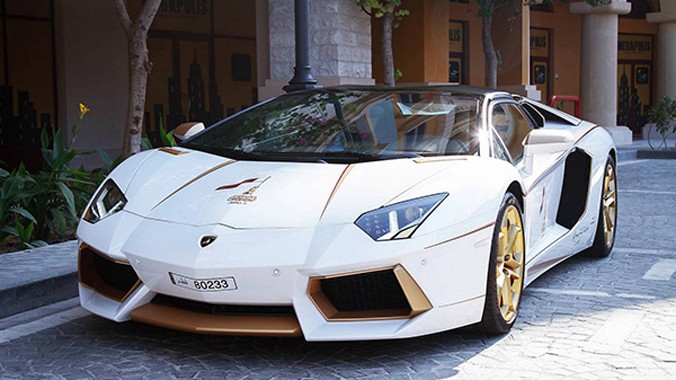 Cận cảnh nhan sắc Lamborghini Aventador phiên bản chào mừng Quốc Khánh Qatar.