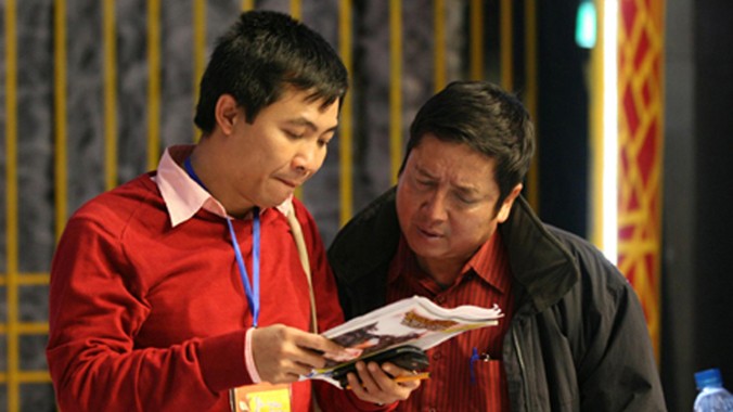 Tổng đạo diễn chương trình Táo quân- NSƯT Đỗ Thanh Hải trong quá trình tập với NSƯT Chí Trung.