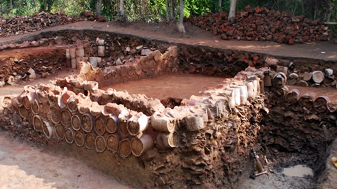 Dấu tích bốn lò gốm 800 tuổi phát hiện ở khu gò Trường Cửu. Ảnh: Đinh Bá Hòa.