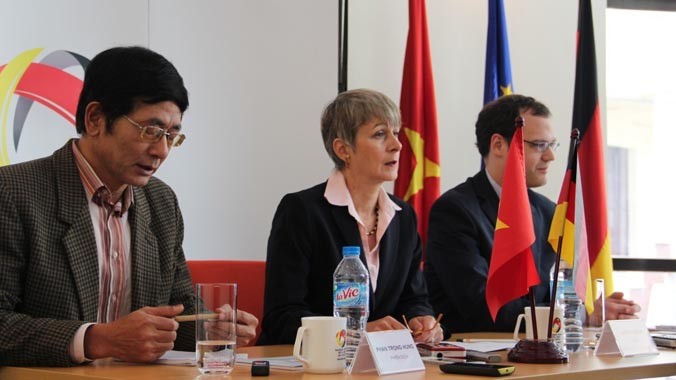 Đại sứ Đức tại Việt Nam, bà Jutta Gisela Frasch phát biểu tại buổi họp báo. Ảnh: Đại sứ quán Đức.