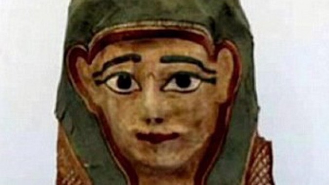 Chiếc mặt nạ được làm từ giấy papyrus có chép kinh Phúc âm. Nguồn: Australia Museum.