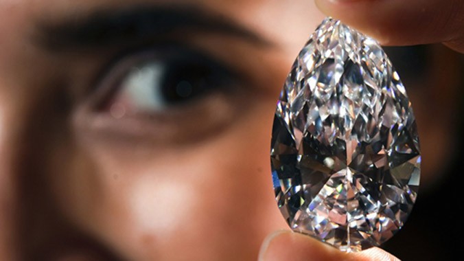 Bé gái 12 tuổi là nghi phạm chính thực hiện vụ trộm một chiếc vòng cổ kim cương 117 carat tại Hong Kong. Ảnh minh họa: AFP.