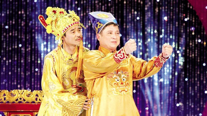 Nghệ sĩ Quốc Khánh (trái) trong một chương trình “Táo quân”. 