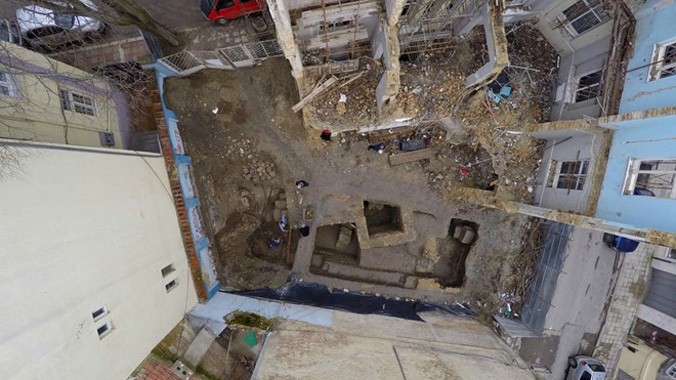 Ngày 30/1, tại nơi thi công xây dựng một tòa nhà ở Varna (Bulgaria), người ta phát hiện dấu tích thành cổ Odesos từ thời Roma cổ đại.