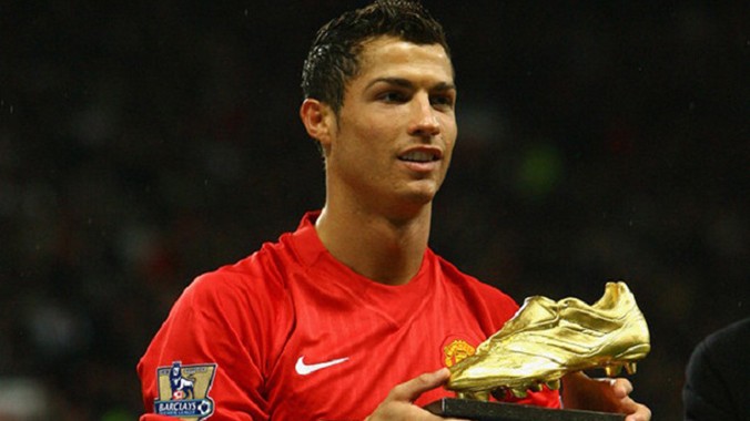 C.Ronaldo được vinh danh là Cầu thủ xuất sắc nhất lịch sử Premier League.