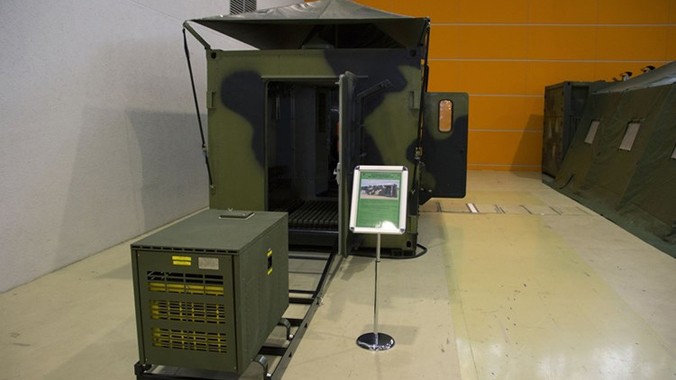 Một mẫu máy giặt di động được trưng bày ở Nga. Hiện nay nó đã có một số lực lượng cảnh sát và quân đội của nước này sử dụng.