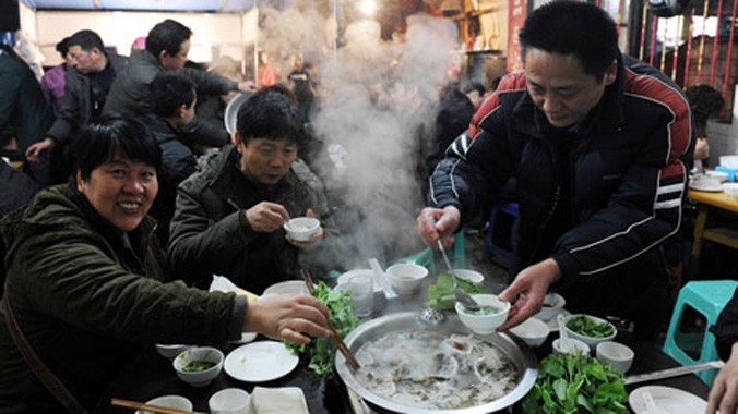Nhà hàng Trung Quốc cho thuốc phiện vào thức ăn để giữ chân khách.