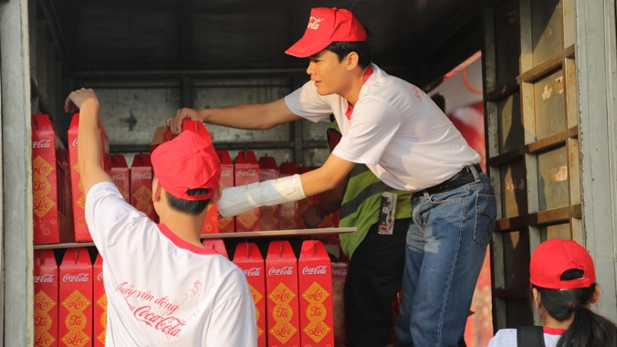 Coca-Cola tặng quà Tết cho 4.000 hộ dân trên cả nước