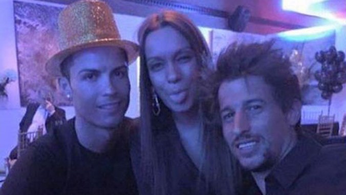Ronaldo, Coentrao và Filipa thân thiết trong bữa tiệc sinh nhật muộn của CR7.