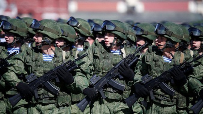 Binh lính Nga trong một buổi lễ diễu hành.