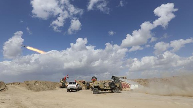 Lực lượng an ninh Iraq và các chiến binh Shiite đụng độ với các tay súng Nhà nước Hồi giáo trên địa bàn tỉnh Salahuddin, 2/32015.