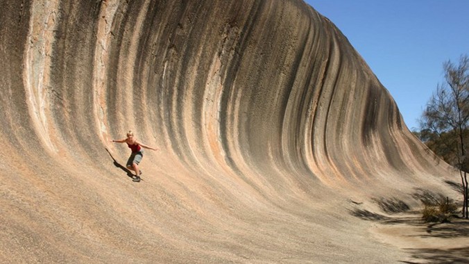 Tên gọi Wave Rock gắn liền với hình dáng kỳ thú của một tảng đá khổng lồ đã hình thành từ hàng trăm nghìn năm trước trong khu vực.