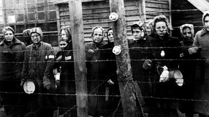 Nữ tù nhân ở Ravensbruck năm 1945.