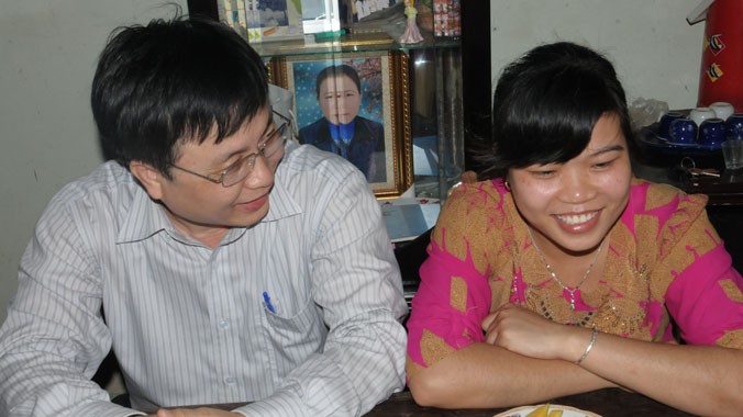 GĐ Sở Y tế Nghệ An Bùi Đình Long thông báo ý kiến chỉ đạo của Chủ tịch tỉnh Nguyễn Xuân Đường về việc đặc cách cho Phan Thị Trang.