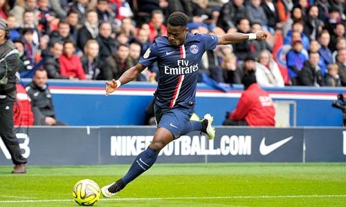 Serge Aurier thi đấu ở vị trí hậu vệ phải cho PSG. Ảnh: Reuters.