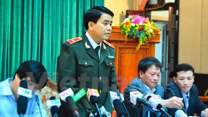 Thiếu tướng Nguyễn Đức Chung khẳng định sẽ điều tra làm rõ nhóm người mặc áo có chữ DLV đã ngăn cản người dân thể hiện lòng yêu nước. Ảnh: Võ Phương/Vietnam+.