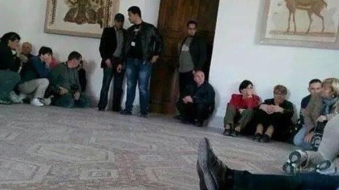 Những du khách bị bắt làm con tin trong bảo tàng Bardo. Nguồn: Al Arabiya.