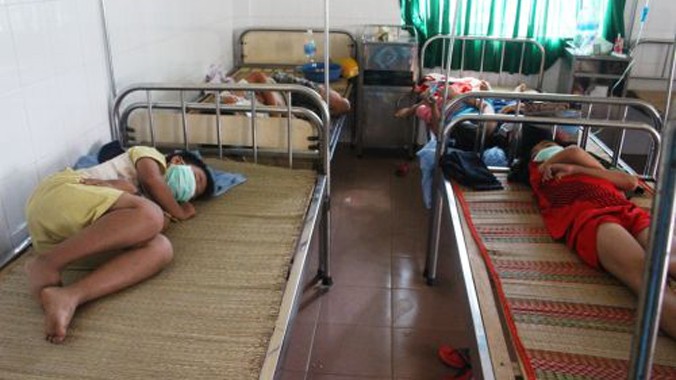 Một số em học sinh vẫn đang được theo dõi tích cực tại Trung tâm Y tế huyện Đạ Tẻh.