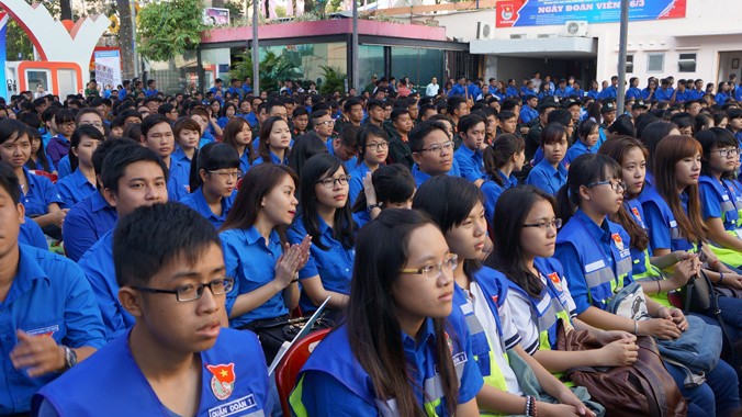 2.000 ĐVTN tham gia lễ khai mạc “Ngày Đoàn viên 26/3” tại sân 4A Nhà văn hóa Thanh niên thành phố.