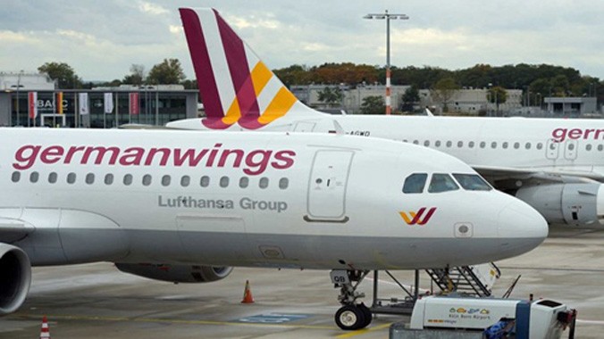 Một máy bay của Germanwings đỗ tại sân bay ở Cologne (Đức). Ảnh: AP.
