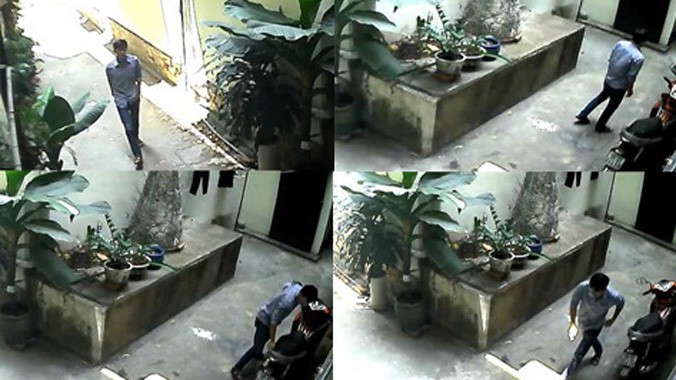 Toàn bộ hành động bẻ khóa xe máy của tên trộm đã được camera an ninh ghi hình.