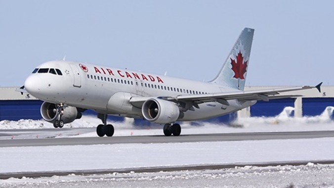 Máy bay của hãng Air Canada bị trượt khỏi đường băng. Ảnh minh họa.