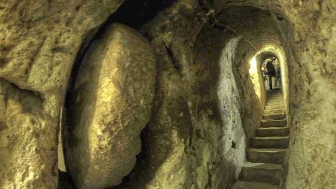 Một trong số các đường hầm dẫn vào thành phố cổ dưới lòng đất Derinkuyu.
