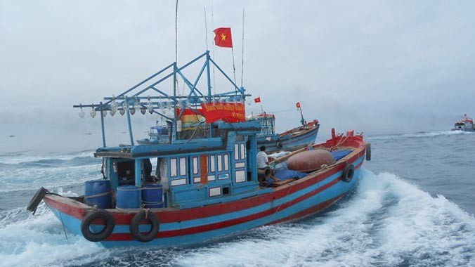 Thông tin từ Đài Thông tin duyên hải Nha Trang cho biết, đêm 30/3, tàu cá của ngư dân phát hiện một máy bay rơi ở tọa độ 10.25N - 113.57E. Ảnh minh họa: Người lao động.