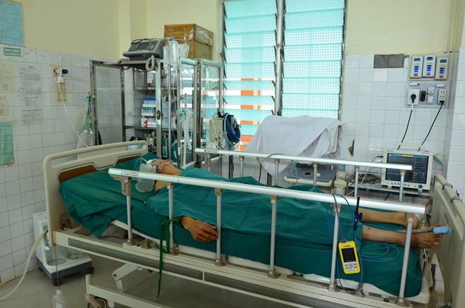 Ông Hoàng đang được điều trị tại bệnh viện Đa khoa tỉnh Đắk Lắk. Ảnh: Khải Hoàng.