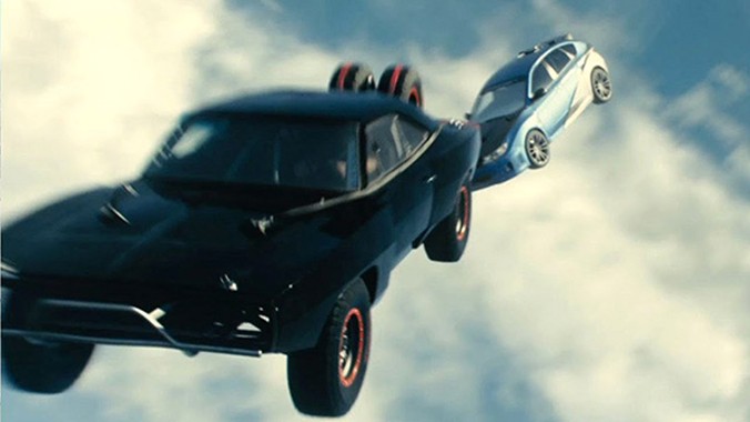 Xe nhảy dù từ máy bay đầy mạo hiểm là cảnh quay thật trong Fast & Furious 7.
