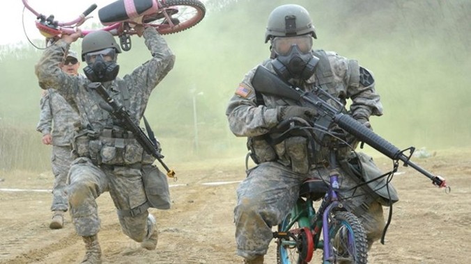 Lục quân Mỹ cơ động chiến đấu bằng... xe đạp trẻ em