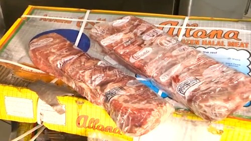 Lô hàng thịt trâu đượctẩy xóa nhãn mácđểthành thịt bò bịcơ quan chức năng Hà Nội thu giữ hồi tháng 12/2014. Ảnh:Sơn Dương.