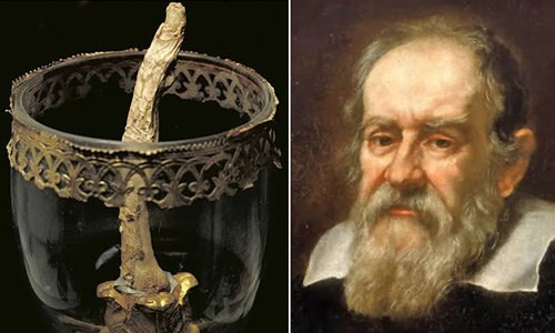 Năm 2009, hai ngón tay bị thất lạc của nhà thiên văn học người Italy Galileo bị lấy ra khỏi thi thể của ông gần 300 năm trước đã được tái phát hiện sau lần cuối cùng nhìn thấy là hơn một thế kỷ trước.