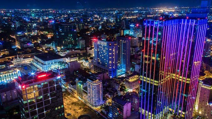 Với diện tích hơn 2.000 km2 cùng hơn 10 triệu dân, chiếm giữ hơn 22% GDP của cả nước, TP HCM là trung tâm kinh tế lớn nhất Việt Nam. Sự phát triển với tốc độ khá nhanh cũng là tiền đề để Sài Gòn trở thành một trong những thành phố hoa lệ của Đông Nam Á.