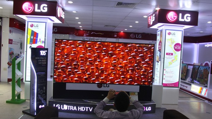 Chiếc Tivi giá gần 2 tỷ đồng về Việt Nam