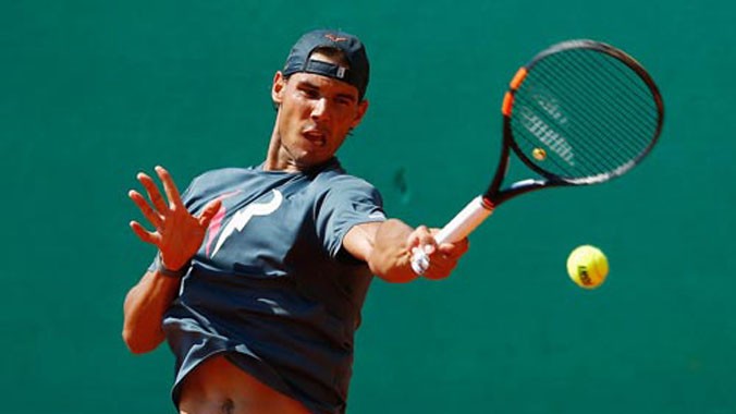 Rafael Nadal trong một buổi tập luyện cật lực ở CLB đồng quê Monte Carlo.
