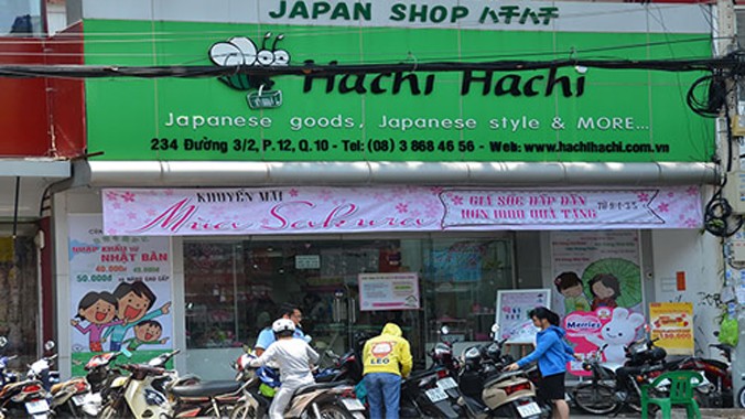 Một cửa hàng trên đường 3 Tháng 2, quận 10, TP HCM chuyên bán các mặt hàng nhập khẩu từ Nhật Bản Ảnh: Tấn Thạnh.