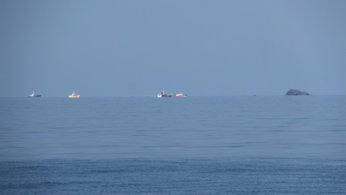Các tàu tìm kiếm máy bay Su-22 gặp nạn đang được triển khai gần khu vực Hòn Trứng.