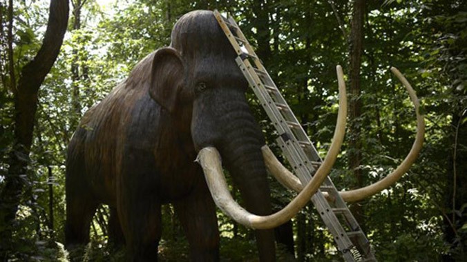 Mô hình voi ma mút ở công viên Karpin Abentura, Tây Ban Nha. Ảnh: Reuters.