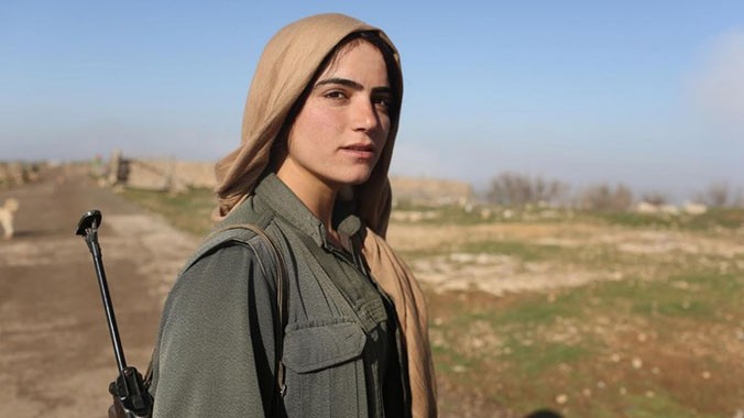 Giải thích lý do đến vùng núi Sinjar (tây bắc Iraq), nữ phóng viên Reuters cho biết có nhiều nữ chiến binh "đẹp tựa thiên thần" của Đảng Lao động Kurdistan (PKK) đang chiến đấu ở đó.