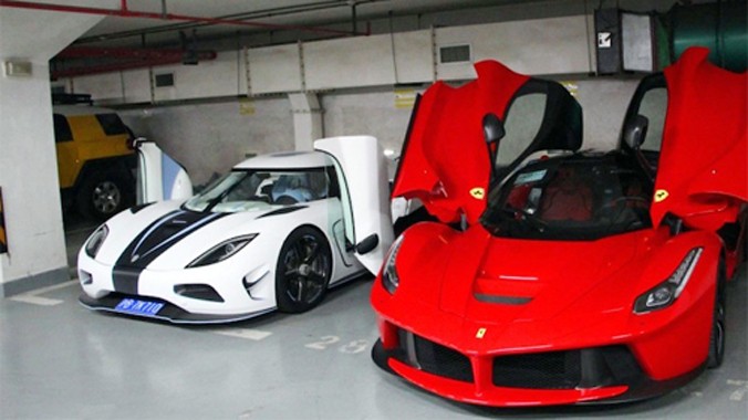 Koenigsegg Agera R và Ferrari LaFerrari khi chưa gặp nạn, đều thuộc sở hữu của thiếu gia 27 tuổi. Ảnh: Weibo.