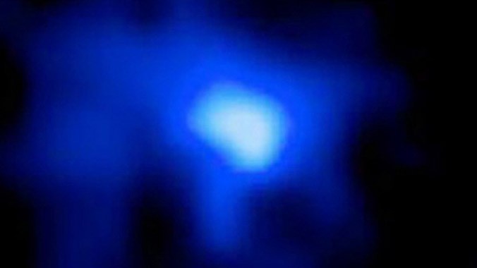 Thiên hà phát ra ánh sáng màu xanh nhạt nằm ở xa Trái Đất nhất và có thể là cổ nhất. Nguồn: news.yale.edu.