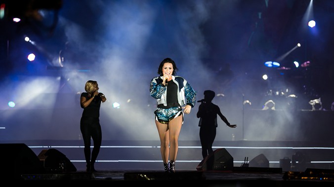 Demi Lovato bùng nổ cùng fan Việt