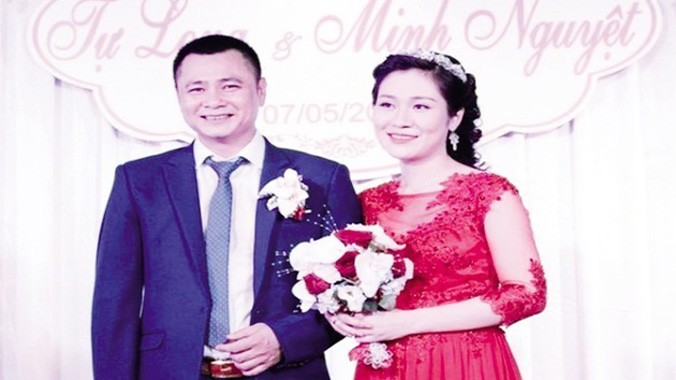 Nghệ sĩ Tự Long bên vợ trong ngày cưới. Ảnh: TL.