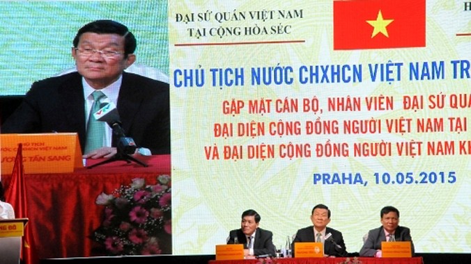 Chủ tịch nước Trương Tấn Sang gặp gỡ đại diện bà con người Việt ở CH Séc.