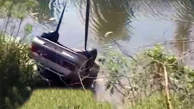 Chiếc ôtô đã được trục vớt ra khỏi sông Kuban, nơi vụ tai nạn đáng tiếc xảy ra. Ảnh: CEN.