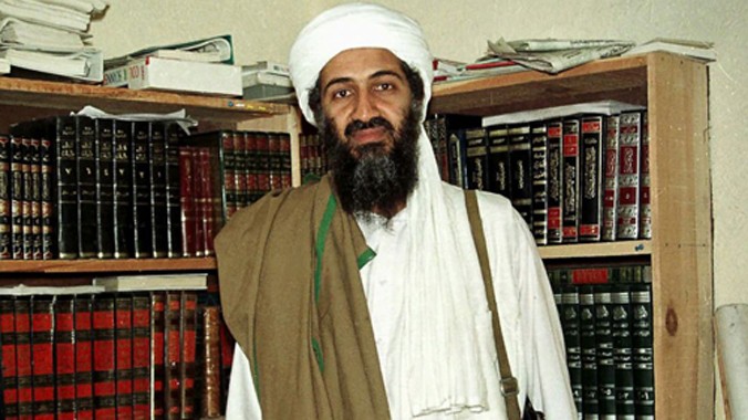 Osama bin Laden năm 1998 ở Afghanistan. Ảnh: AP.