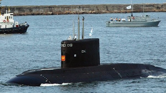 Các nhà thiết kế trang bị cho tàu ngầm Kilo của Nga hệ thống tên lửa phòng không trên tháp chỉ huy. Hệ thống cho phép nó đối phó với các mục tiêu đường không tầm thấp. Ảnh: USNI.