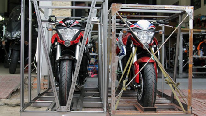Bộ đôi Honda CB1000R mới cập cảng Sài Gòn.