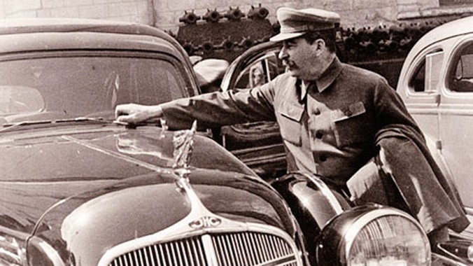 Stalin kiểm tra chiếc xe mới ZIS-110, tháng 4/1936.